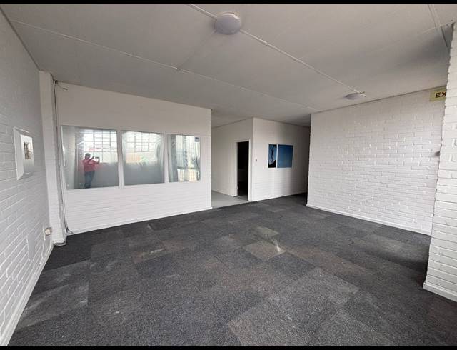 300M² WAREHOUSE TO LET IN MAITLAND